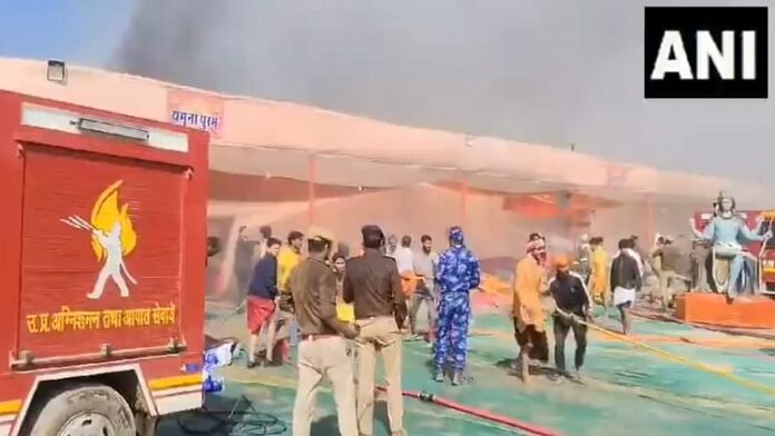 <b>महाकुंभ-2025:-सेक्टर-18-में-आग-पर-काबू,-प्रशासन-ने-ली-राहत-की-सांस</b>