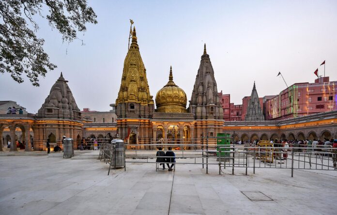 काशी-विश्वनाथ-मंदिर:-45-दिनों-में-तीन-करोड़-भक्तों-की-अद्भुत-भीड़-ने-बनाया-नया-रिकॉर्ड