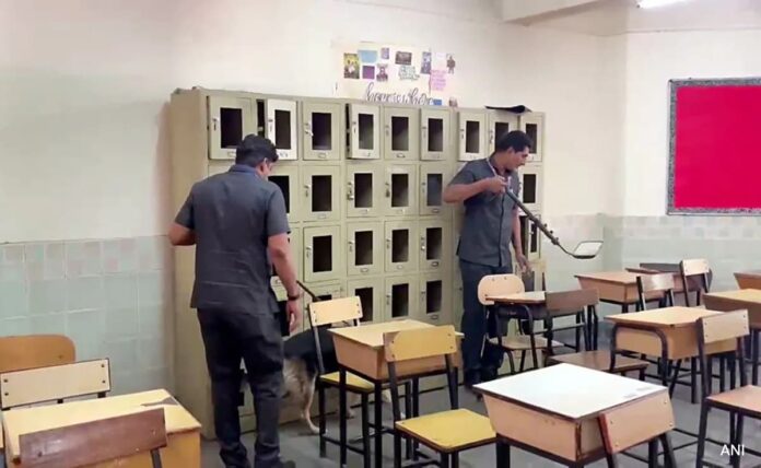 <b>teenager-arrested-for-hoax-bomb-threats-at-four-noida-schools,-police-say</b>