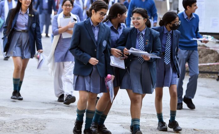 <b>cbse-to-introduce-biannual-board-exams-starting-in-2026:-a-new-learning-paradigm-unfolds</b>
