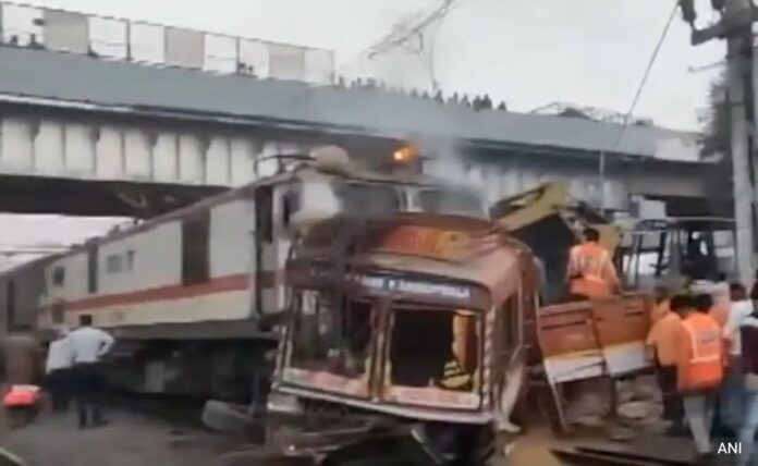 <b>truck-crashes-into-mumbai-amravati-train:-a-miraculous-escape-for-all-passengers</b>