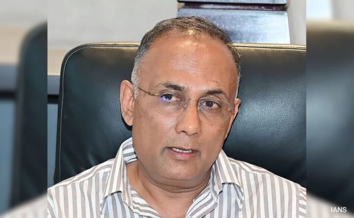 <b>karnataka-health-minister-assures-public:-remain-calm-amid-rising-covid-19-cases</b>