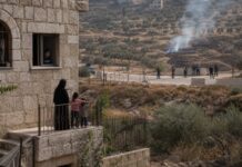 Israeli settlers surround Palestinian home in Qusra as West Bank tensions intensify Palestinian family at a home in Qusra overlooking a roadblock and smoke rising from nearby land in the occupied West Bank