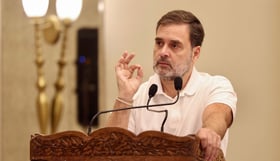 <b>جلگاؤں-ریلوے-حادثہ:-13-قیمتی-جانوں-کا-ضیاع،-نیپالی-شہری-بھی-شامل،-تحقیقات-کا-مطالبہ</b>