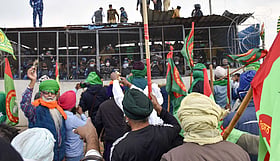 <b>کسانوں-کی-مہاپنچایت:-حکومت-سے-میٹنگ-سے-پہلے-طاقت-کا-مظاہرہ</b>