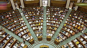 <b>حکومت-پر-حزب-اختلاف-کی-سخت-تنقید،-امریکی-واپسی-پر-پارلیمنٹ-میں-ہنگامہ-برپا</b>
