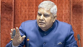 <b>وقف-بل-2024:-پارلیمنٹ-میں-ہنگامہ،-جے-پی-سی-رپورٹ-پیش-اور-لوک-سبھا-کی-کارروائی-ملتوی</b>
